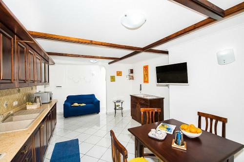 Praiano Villa Sleeps 4 Air Con Wifi