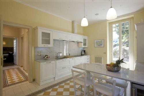 Premeno Villa Sleeps 8 Pool Wifi