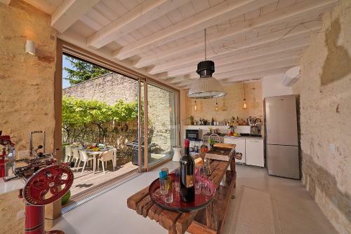 Cecina Villa Sleeps 10 With Pool And Air Con