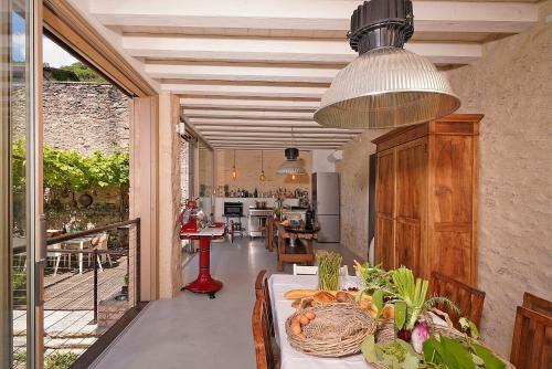 Cecina Villa Sleeps 10 With Pool And Air Con