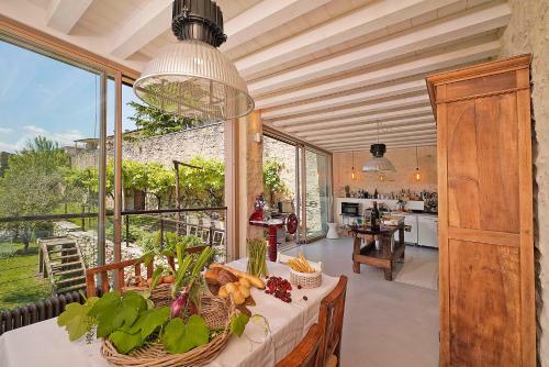 Cecina Villa Sleeps 10 With Pool And Air Con