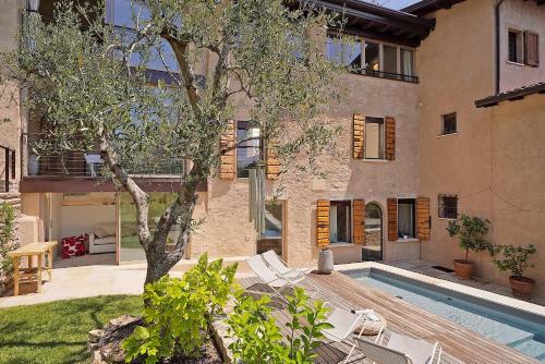 Cecina Villa Sleeps 10 With Pool And Air Con