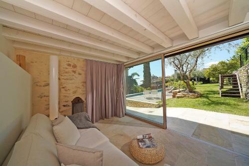 Cecina Villa Sleeps 10 With Pool And Air Con