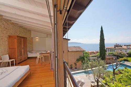 Cecina Villa Sleeps 10 With Pool And Air Con
