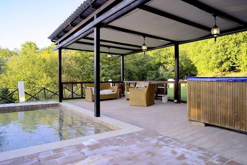 Querce Villa Sleeps 8 Pool Wifi