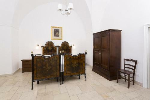 Racale Villa Sleeps 16 With Pool And Air Con