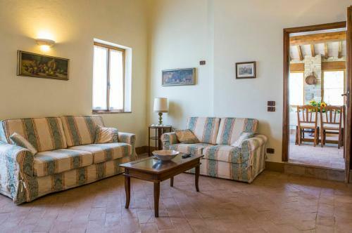 Quadro Villa Sleeps 14 With Pool