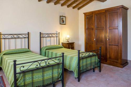 Quadro Villa Sleeps 14 With Pool