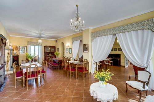 Radicofani Villa Sleeps 28 With Pool