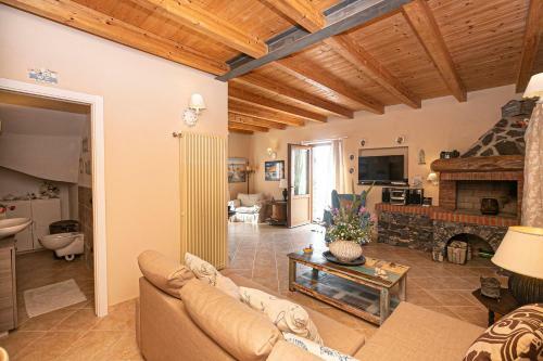 Villa Homes In Genoa - Charming Cottage