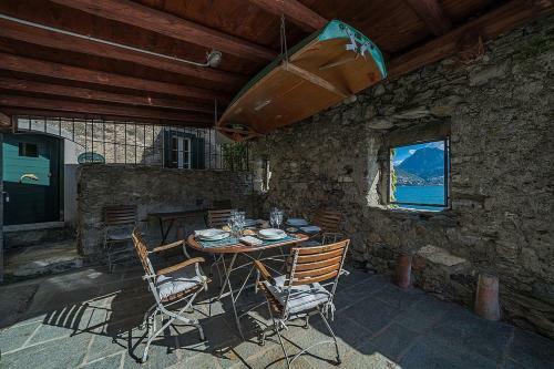 Rezzonico Villa Sleeps 8 Wifi