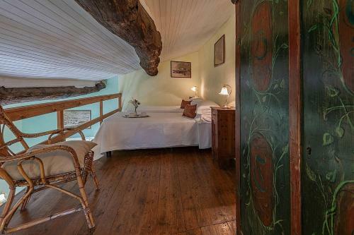 Rezzonico Villa Sleeps 8 Wifi
