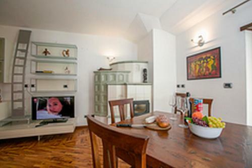 Paulie Apartment