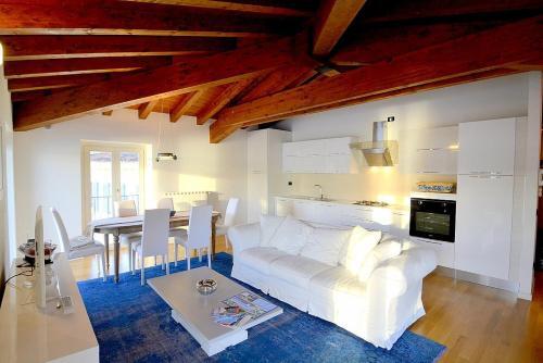 Salo Villa Sleeps 5 Air Con