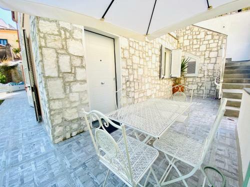 Apartamento Teatro Verdi & Villa Comunale Charming Flat