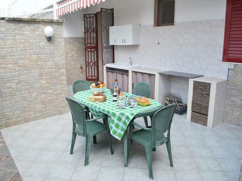 Apartment Near The Beach With Air Conditioning; Pets Allowed