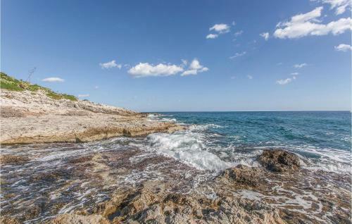 Two-bedroom Holiday Home In San Gregorio Di Catani