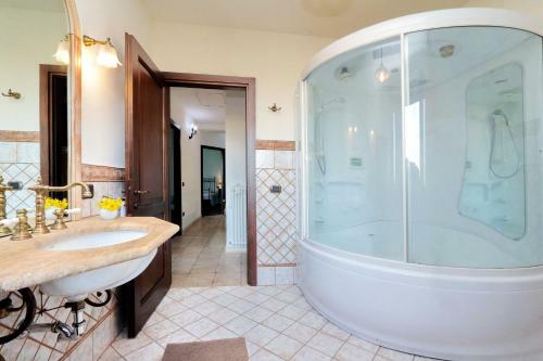Wonderful Villa With Panoramic View And Private Swimming Pool