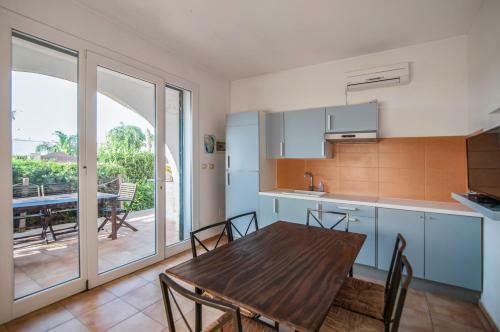 Apartment 2 With Pool And Sea View