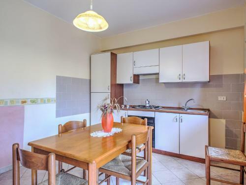 Valley-view Apartment In Sant'alfio With Balcony