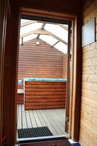�thl�d Cottages