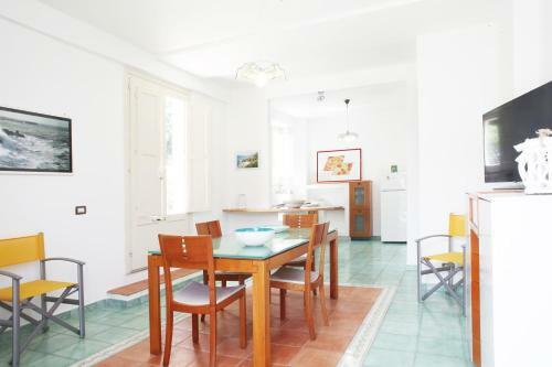 Hostal Beachside Rooms & Suites