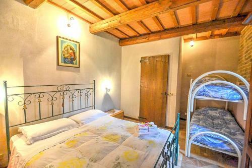 Zona Artigianale Callarella Villa Sleeps 6 Pool