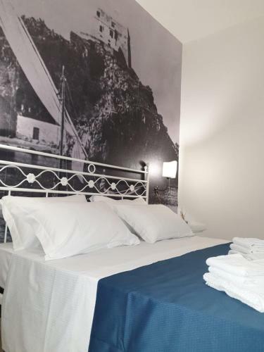 Hostal Porta Marina Guest Rooms