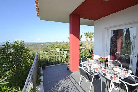 Sciacca Villa Sleeps 4