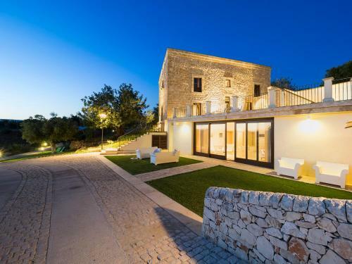 Scicli Villa Sleeps 8 Pool Air Con Wifi