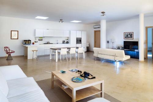 Scicli Villa Sleeps 6 Pool Air Con Wifi