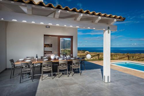 Viscari Villa Sleeps 10 With Pool And Air Con