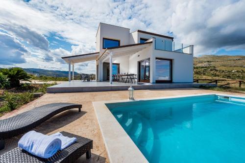 Viscari Villa Sleeps 10 With Pool And Air Con