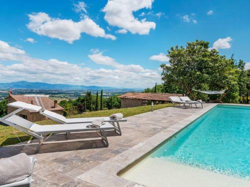 Exotic Villa In Sinalunga With Swimming Pool