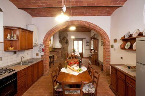 Fornoli Villa Sleeps 12 With Pool