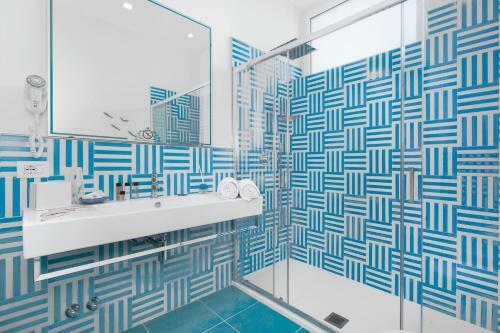 Hostal Sersale Suites