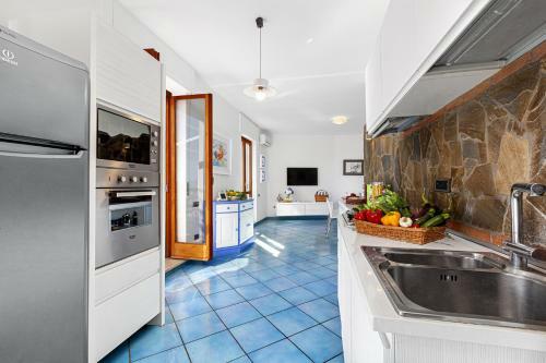 Amore Rentals - Villa Bianca 1