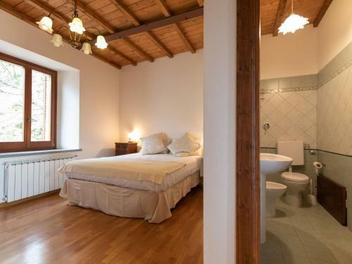 Inviting Villa In Spello With Balcony