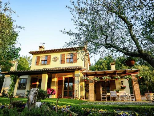 Gorgeous Villa In Casenove With Swimming Pool