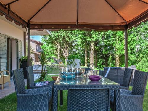 Plush Villa Apartment In Tavullia With Jacuzzi