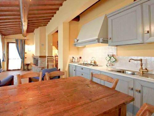 Sunny Tuscan Cottage On Pratomagno Mountain With Orchards