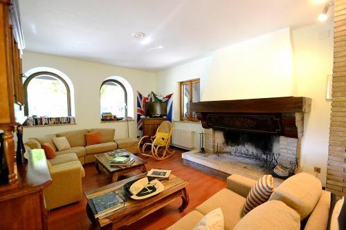 Todi Villa Sleeps 10 Pool Wifi