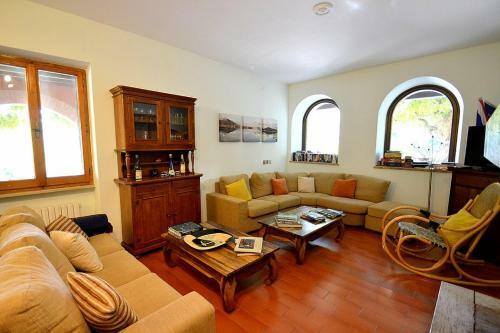 Todi Villa Sleeps 10 Pool Wifi