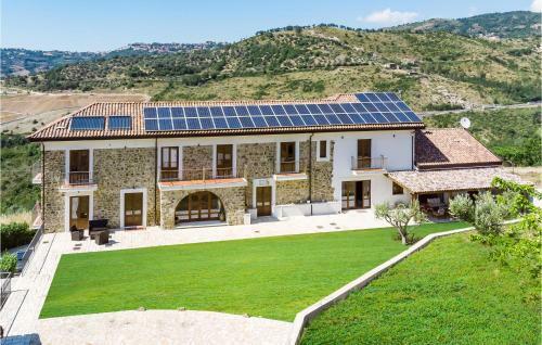 Eight-bedroom Holiday Home In Torchiara