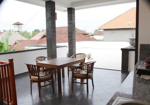 Hostal Ayu Guest House