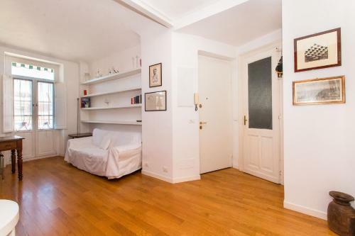 Pozzo Strada Bright Apartment - With Balconies