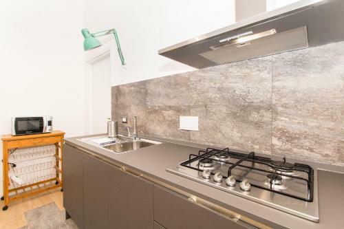 Royal Gardens Bright Apartment