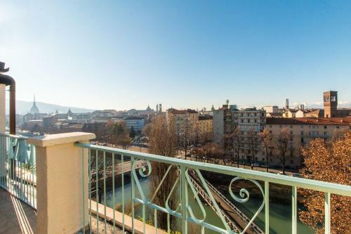 Apartamento Panoramic Terrace & Mole's View Cosy Flat