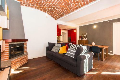 Colorful Statuto Square Design Apart