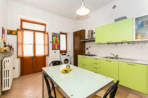 Vanchiglietta Roomy Apartment